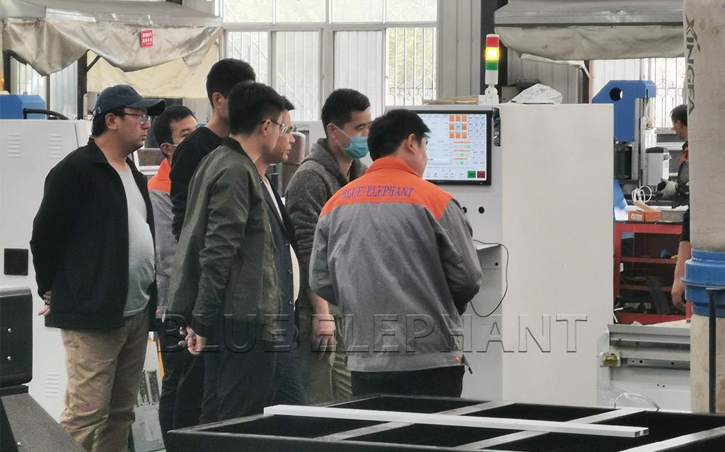 广东威海客户到厂考察直排加工中心