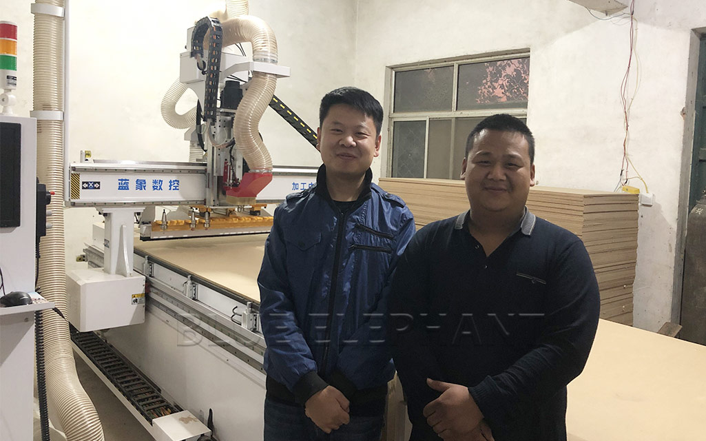 广东济宁XX吸塑门厂订购板式家具生产线
