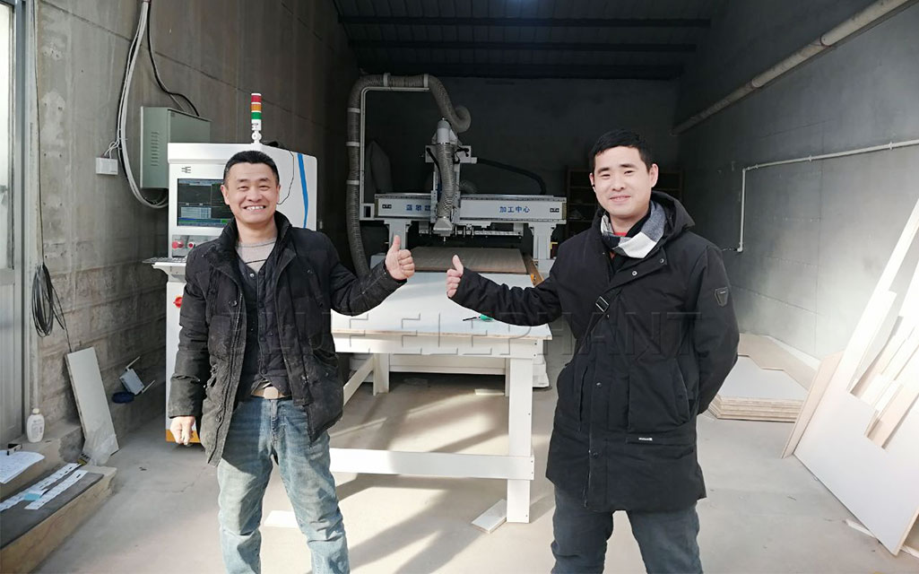 广东滨州XX家具厂订购板式家具生产线